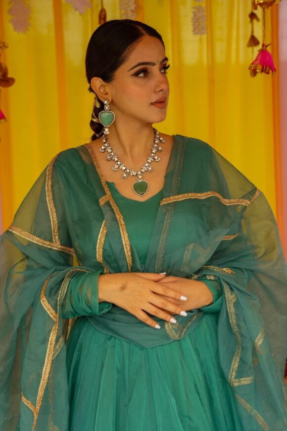 Sadhna green organza lehenga set - Image 3