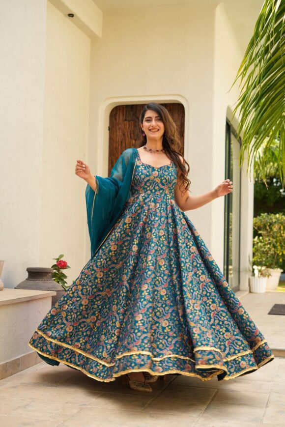 Aarohi silk heavy maxi set - Image 4