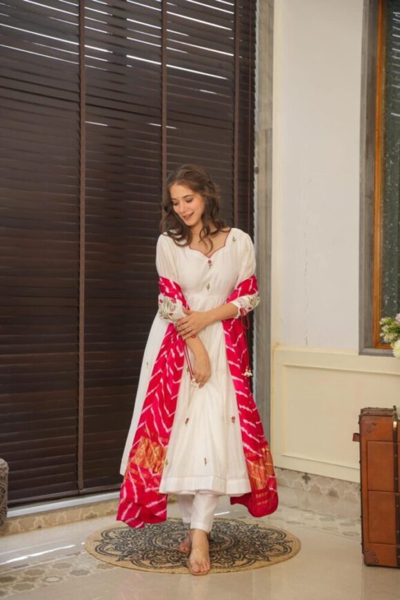 Zahra white chanderi suit set - Image 6