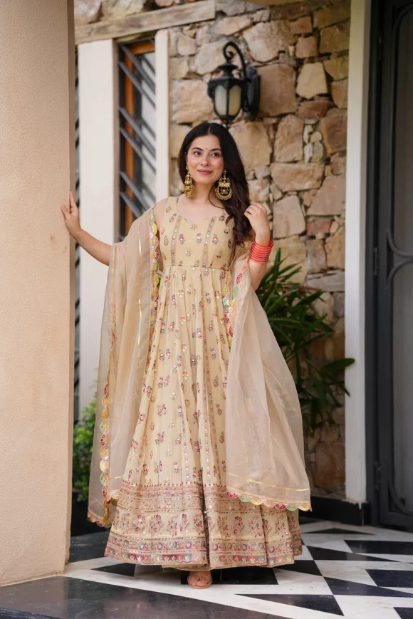 Kahani Heavy Maxi Set - Image 3