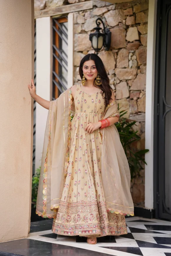 Kahani Heavy Maxi Set - Image 5