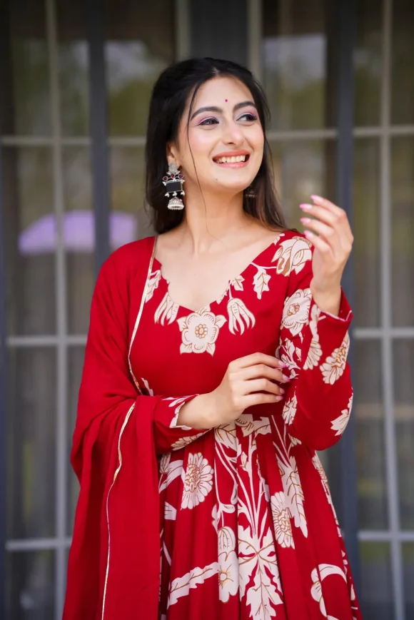 Flame Lily Red Suit Set - Image 7
