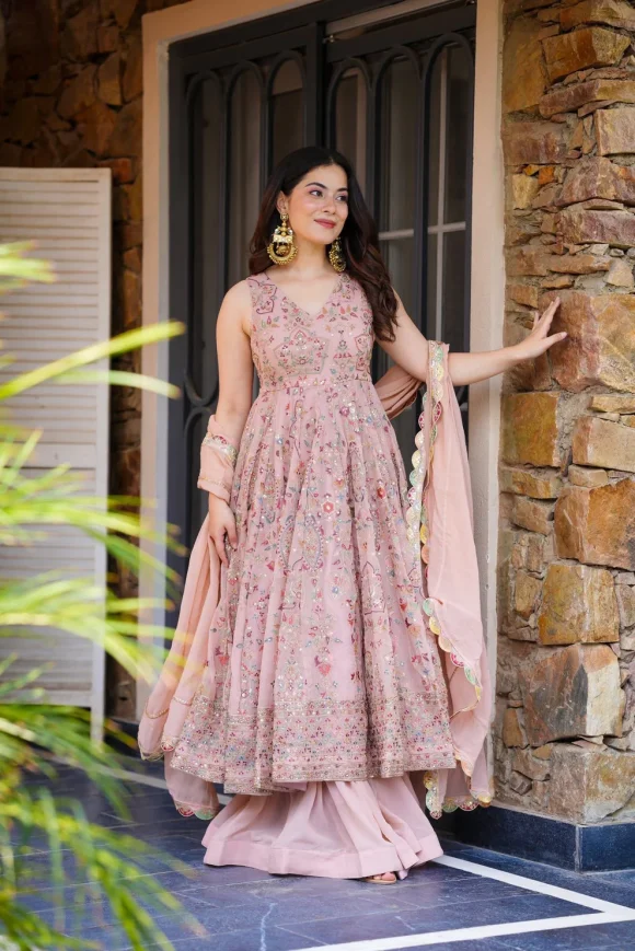 Lavish Loom Kurta Set - Image 4