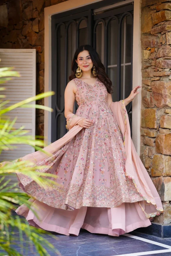 Lavish Loom Kurta Set - Image 5