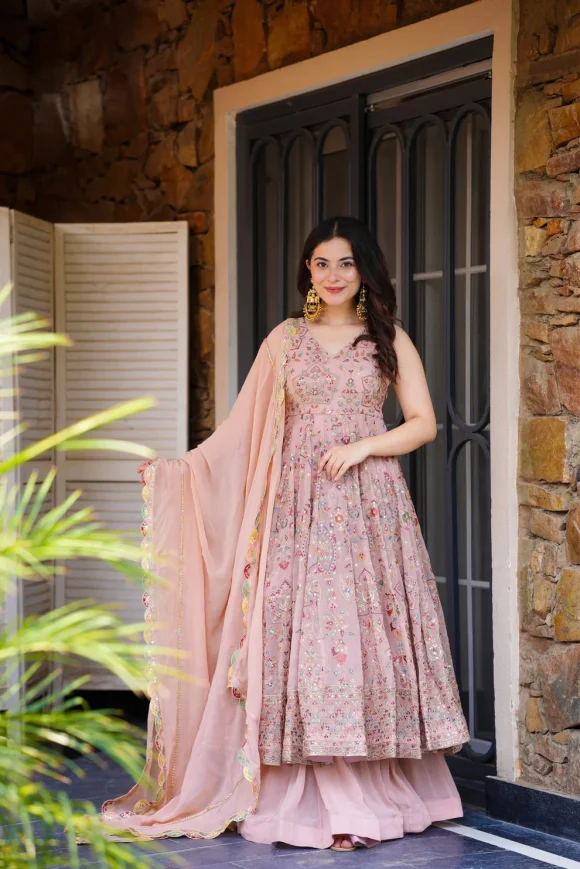 Lavish Loom Kurta Set - Image 6