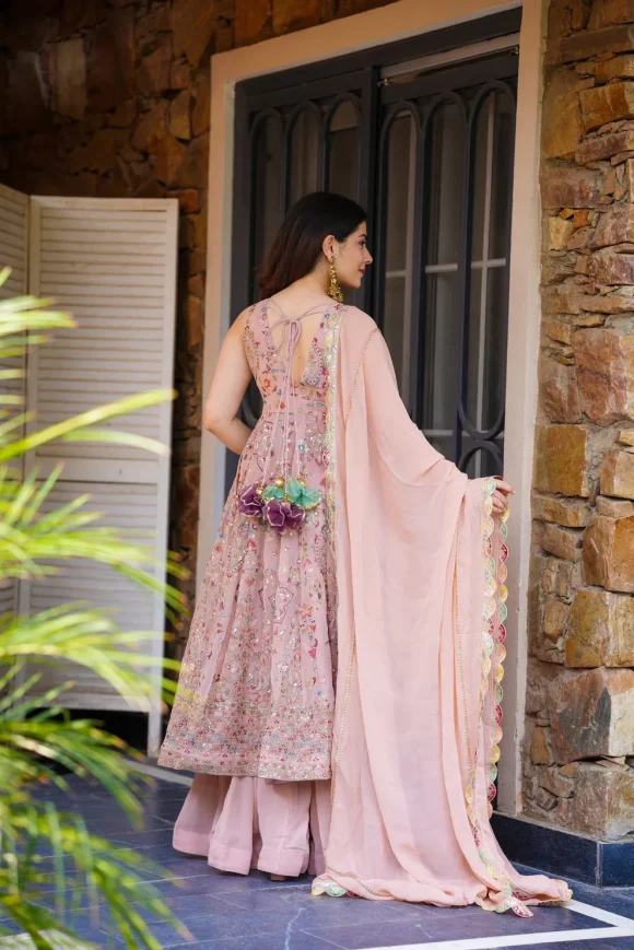 Lavish Loom Kurta Set - Image 7