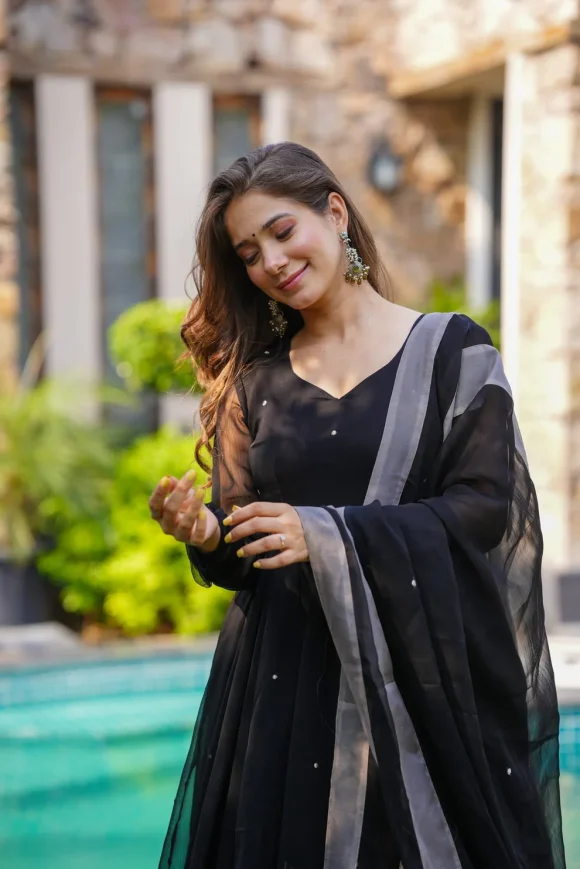 Zaafira Black Kurta Set - Image 2