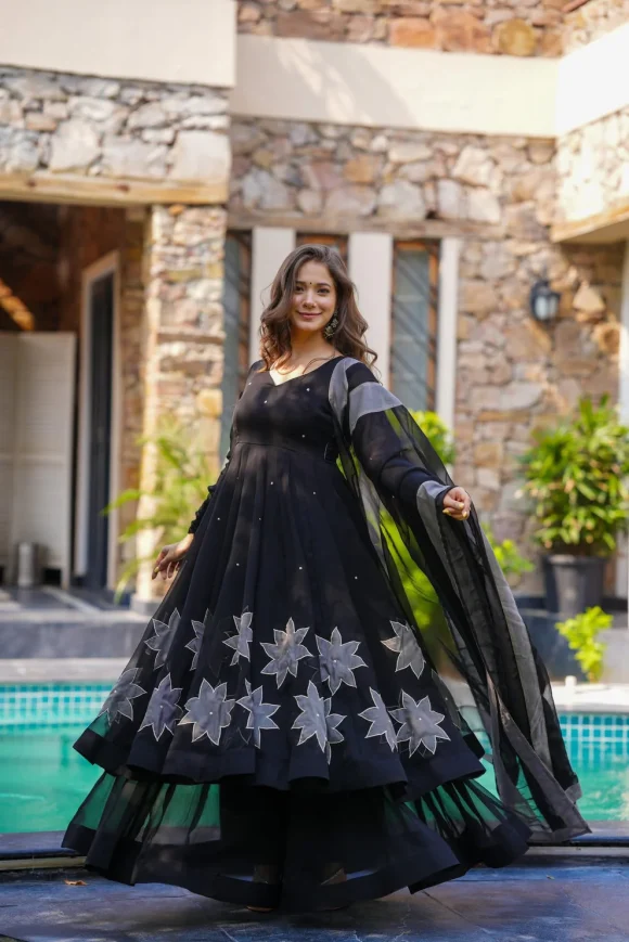 Zaafira Black Kurta Set - Image 3