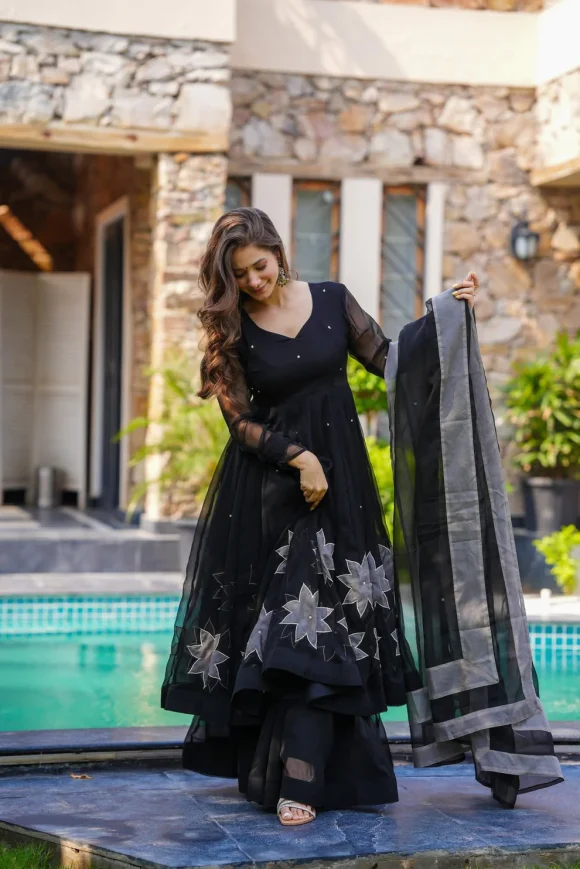 Zaafira Black Kurta Set - Image 5