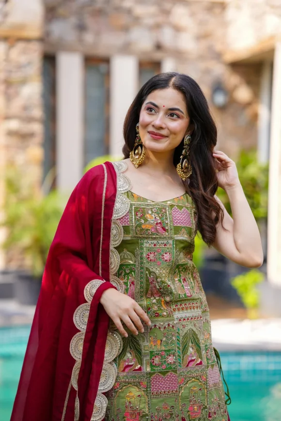 Pankhuri Embroidered Kurta Set - Image 2