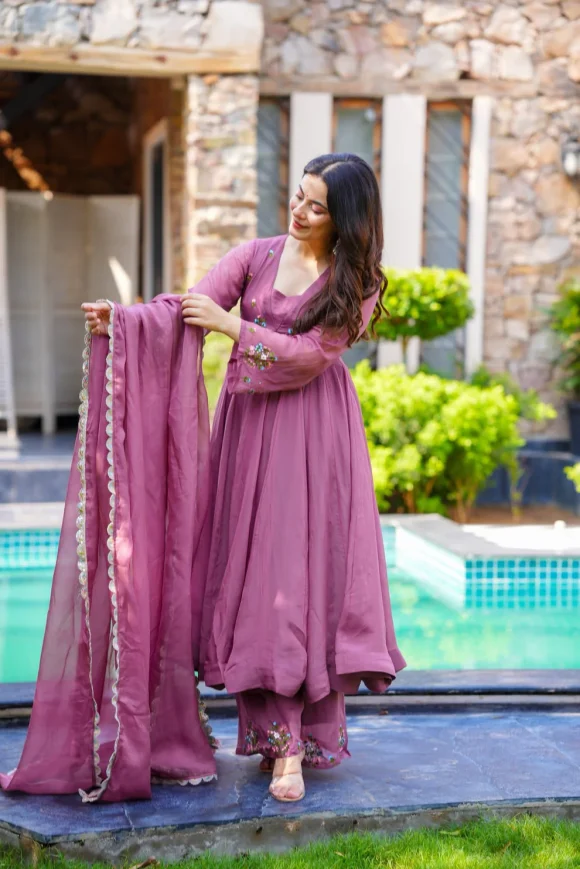 Gulaabi Chowk Kurta Set - Image 4