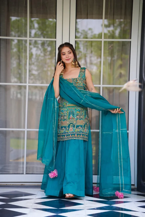 Aavya Embroidered Kurta Set - Image 3