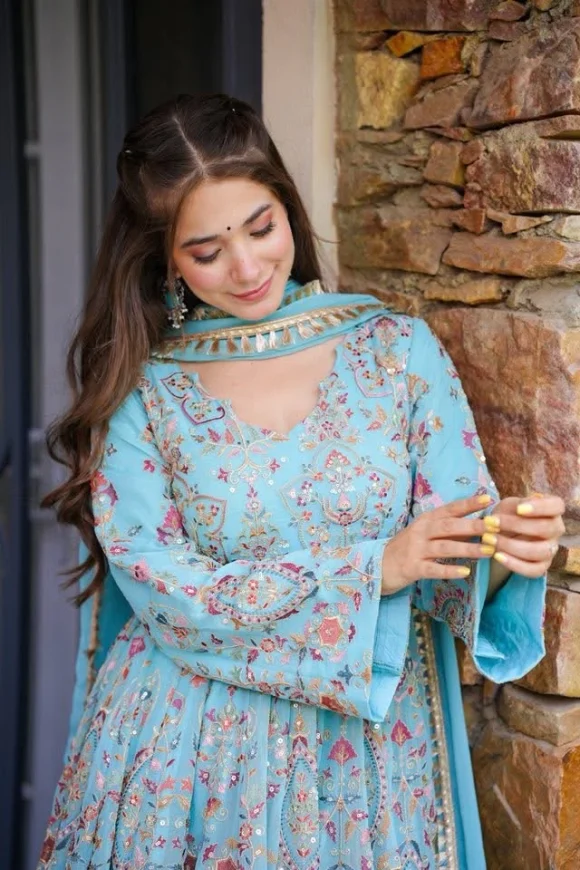 Kaynaat Heavy Suit Set - Image 2