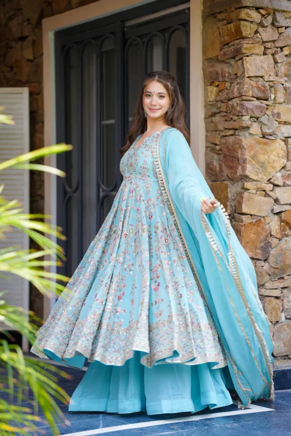 Kaynaat Heavy Suit Set - Image 4