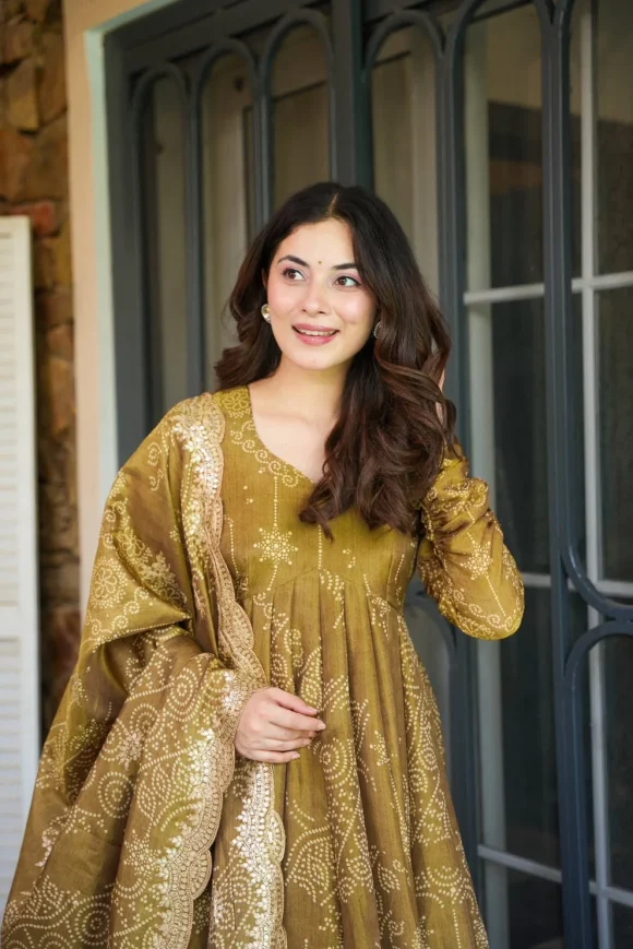 Earthen Grace Cosmos Kurta Set - Image 2