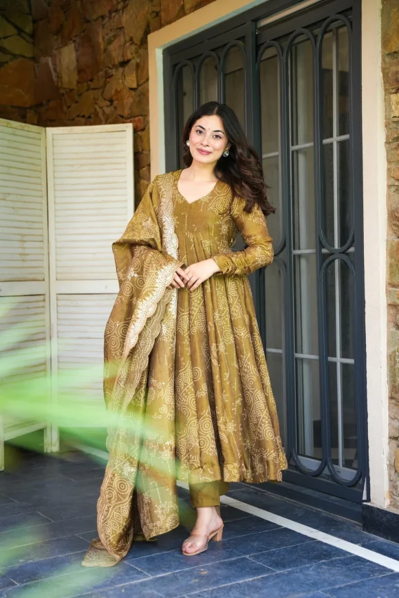 Earthen Grace Cosmos Kurta Set - Image 3