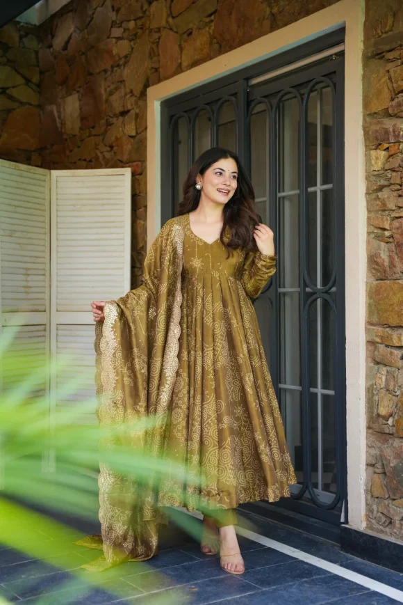 Earthen Grace Cosmos Kurta Set - Image 5
