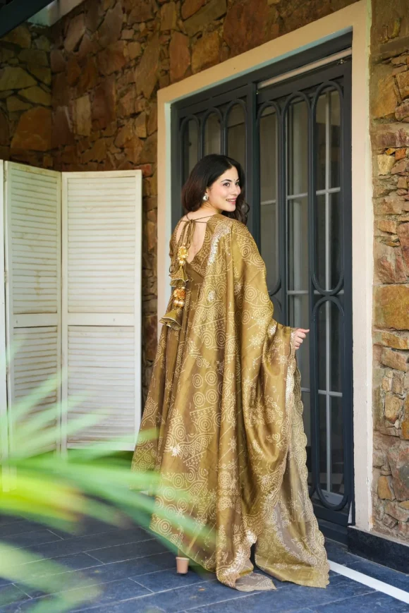 Earthen Grace Cosmos Kurta Set - Image 7