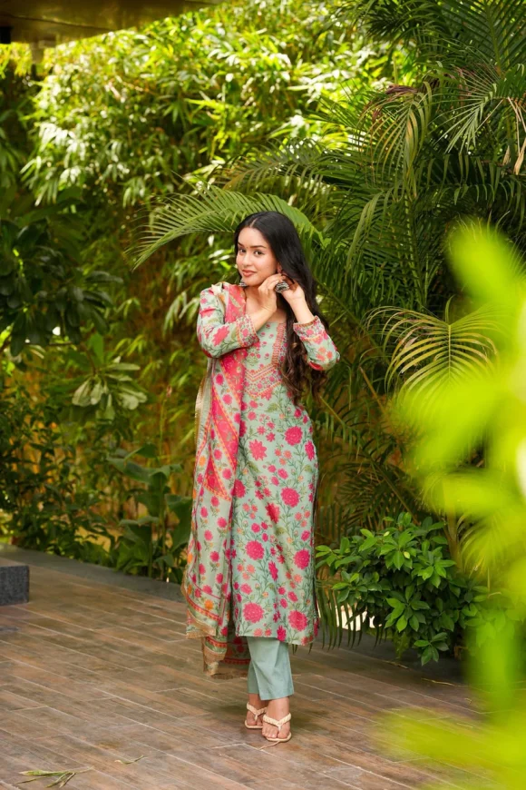 Gul Threads Kurta Set - Image 3