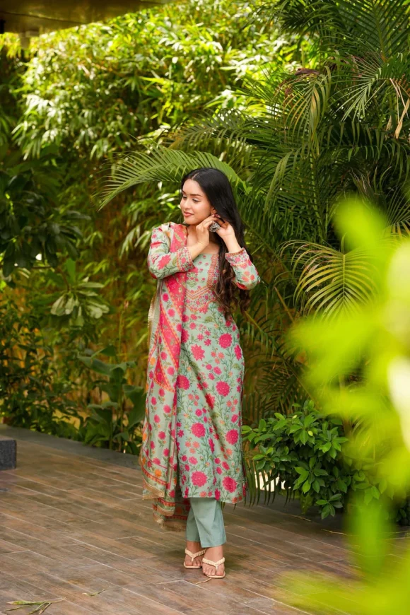 Gul Threads Kurta Set - Image 4